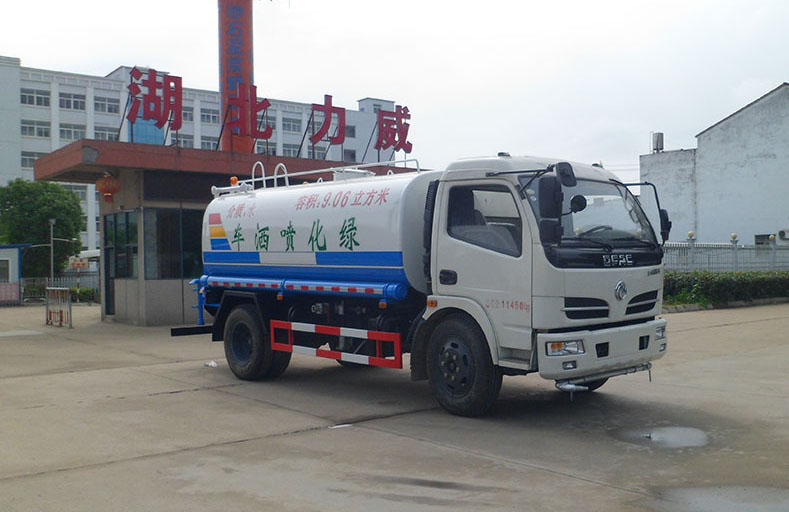 东风多利卡洒水车图片