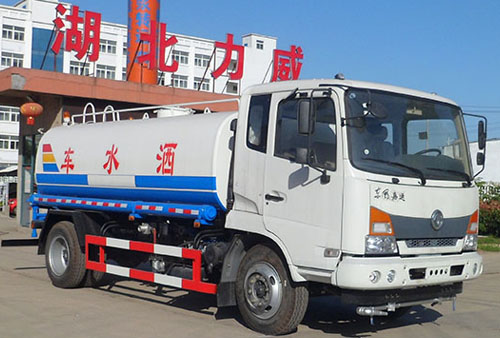 东风嘉运绿化洒水车图片