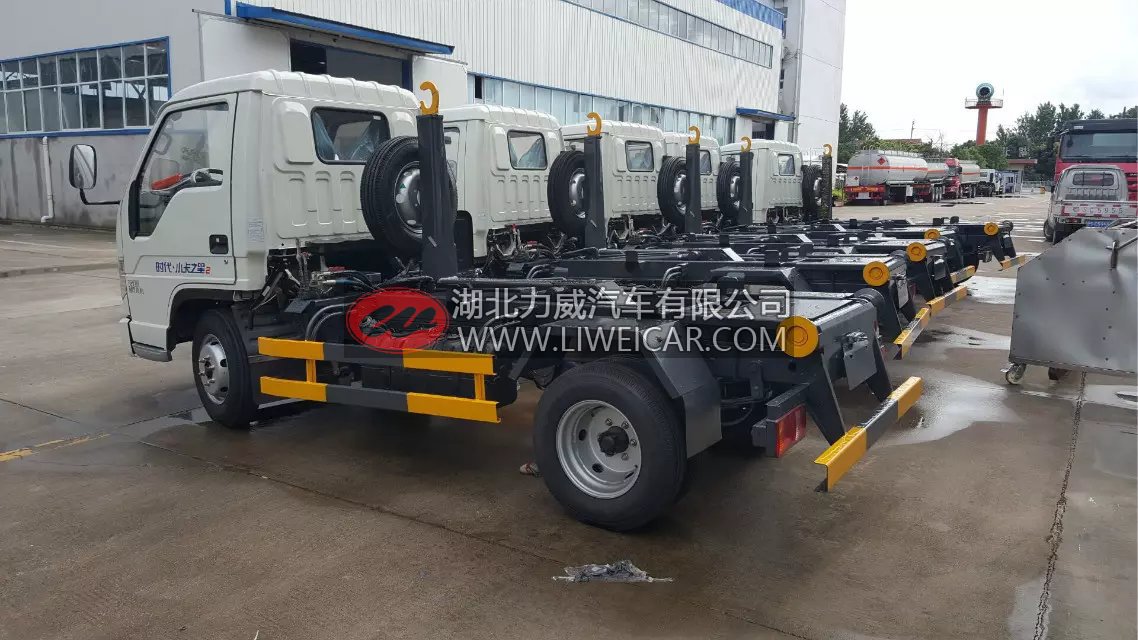 钩臂垃圾车