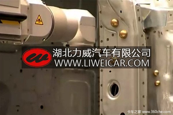 堪比赛博坦 探秘奔驰重卡Actros生产线