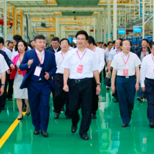 大理凤仪汽车制造基地下线仪式隆重举行