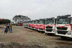 两地同时批量交付中国重汽HOWO-T系产品轿运车 汽